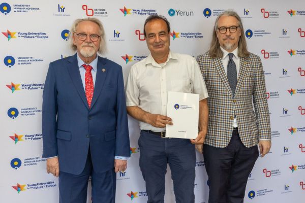 Uroczyste wręczenie Nagród Rektora dla osób zatrudnionych w toruńskiej części UMK [fot. Mikołaj Kuras] Kliknij, aby powiększyć zdjęcie