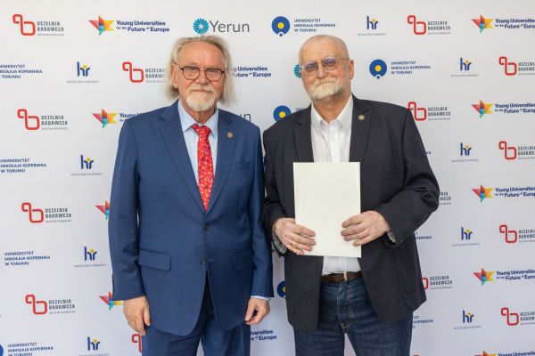 Uroczyste wręczenie Nagród Rektora dla osób zatrudnionych w toruńskiej części UMK [fot. Mikołaj Kuras] Kliknij, aby powiększyć zdjęcie