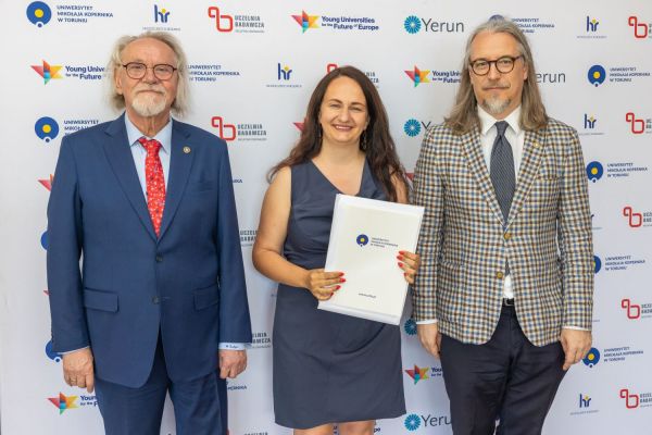 Uroczyste wręczenie Nagród Rektora dla osób zatrudnionych w toruńskiej części UMK [fot. Mikołaj Kuras] Kliknij, aby powiększyć zdjęcie