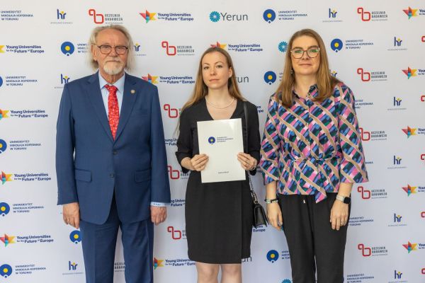 Uroczyste wręczenie Nagród Rektora dla osób zatrudnionych w toruńskiej części UMK [fot. Mikołaj Kuras] Kliknij, aby powiększyć zdjęcie