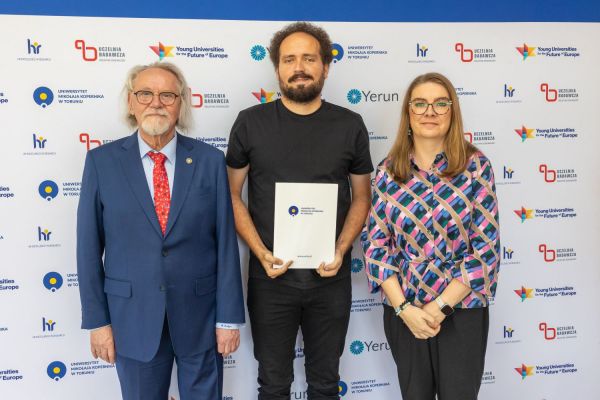 Uroczyste wręczenie Nagród Rektora dla osób zatrudnionych w toruńskiej części UMK [fot. Mikołaj Kuras] Kliknij, aby powiększyć zdjęcie