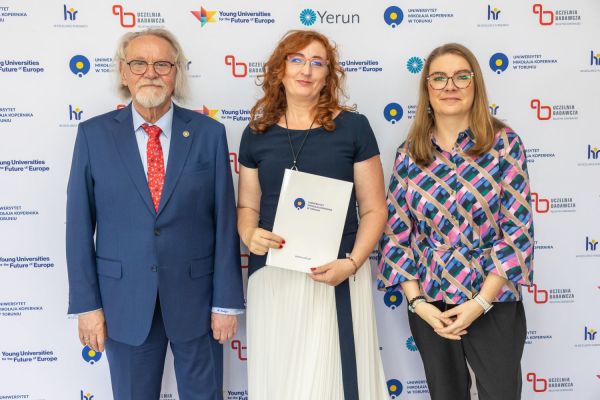 Uroczyste wręczenie Nagród Rektora dla osób zatrudnionych w toruńskiej części UMK [fot. Mikołaj Kuras] Kliknij, aby powiększyć zdjęcie