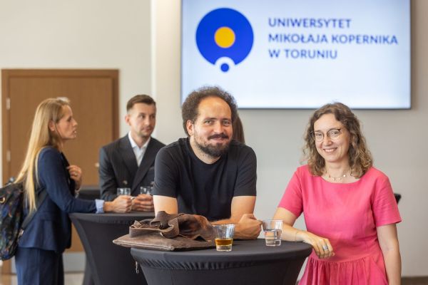 Uroczyste wręczenie Nagród Rektora dla osób zatrudnionych w toruńskiej części UMK [fot. Mikołaj Kuras] Kliknij, aby powiększyć zdjęcie