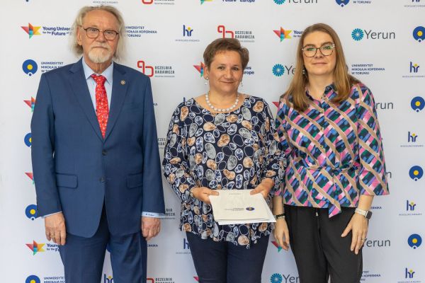 Uroczyste wręczenie Nagród Rektora dla osób zatrudnionych w toruńskiej części UMK [fot. Mikołaj Kuras] Kliknij, aby powiększyć zdjęcie