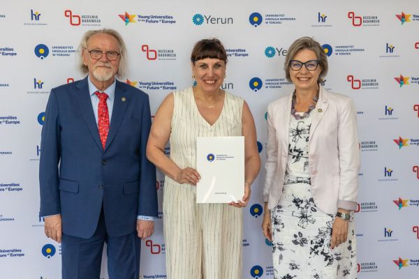 Uroczyste wręczenie Nagród Rektora dla osób zatrudnionych w toruńskiej części UMK [fot. Mikołaj Kuras] Kliknij, aby powiększyć zdjęcie