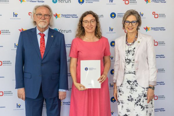 Uroczyste wręczenie Nagród Rektora dla osób zatrudnionych w toruńskiej części UMK [fot. Mikołaj Kuras] Kliknij, aby powiększyć zdjęcie