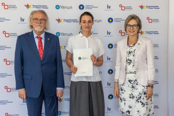Uroczyste wręczenie Nagród Rektora dla osób zatrudnionych w toruńskiej części UMK [fot. Mikołaj Kuras] Kliknij, aby powiększyć zdjęcie