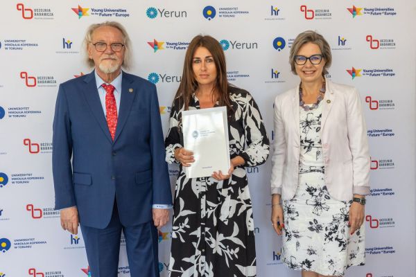 Uroczyste wręczenie Nagród Rektora dla osób zatrudnionych w toruńskiej części UMK [fot. Mikołaj Kuras] Kliknij, aby powiększyć zdjęcie