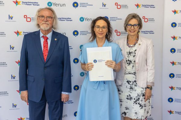 Uroczyste wręczenie Nagród Rektora dla osób zatrudnionych w toruńskiej części UMK [fot. Mikołaj Kuras] Kliknij, aby powiększyć zdjęcie