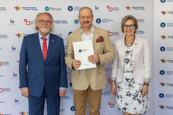 Uroczyste wręczenie Nagród Rektora dla osób zatrudnionych w toruńskiej części UMK [fot. Mikołaj Kuras] Kliknij, aby powiększyć zdjęcie