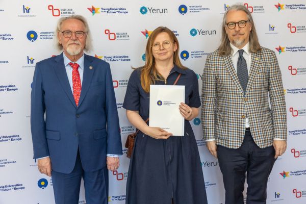 Uroczyste wręczenie Nagród Rektora dla osób zatrudnionych w toruńskiej części UMK [fot. Mikołaj Kuras] Kliknij, aby powiększyć zdjęcie