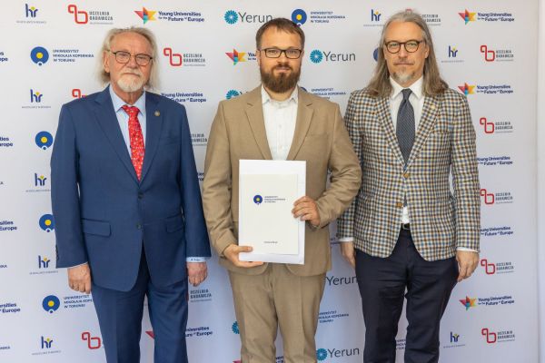 Uroczyste wręczenie Nagród Rektora dla osób zatrudnionych w toruńskiej części UMK [fot. Mikołaj Kuras] Kliknij, aby powiększyć zdjęcie