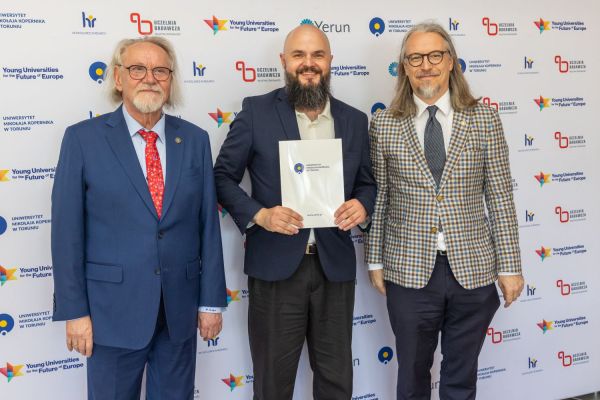 Uroczyste wręczenie Nagród Rektora dla osób zatrudnionych w toruńskiej części UMK [fot. Mikołaj Kuras] Kliknij, aby powiększyć zdjęcie