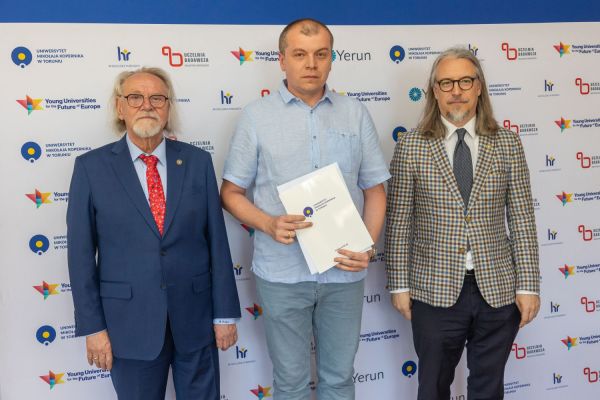 Uroczyste wręczenie Nagród Rektora dla osób zatrudnionych w toruńskiej części UMK [fot. Mikołaj Kuras] Kliknij, aby powiększyć zdjęcie
