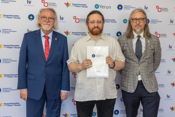 Uroczyste wręczenie Nagród Rektora dla osób zatrudnionych w toruńskiej części UMK [fot. Mikołaj Kuras] Kliknij, aby powiększyć zdjęcie