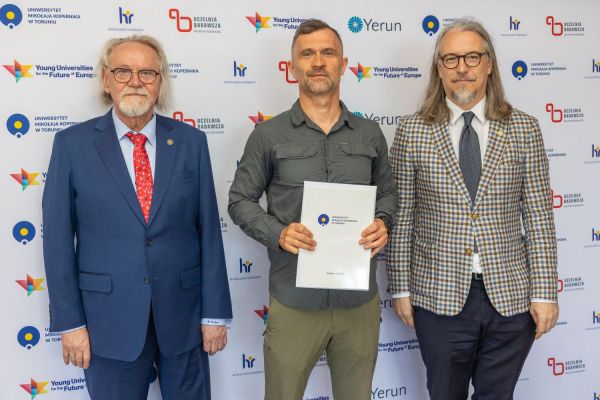 Uroczyste wręczenie Nagród Rektora dla osób zatrudnionych w toruńskiej części UMK [fot. Mikołaj Kuras] Kliknij, aby powiększyć zdjęcie