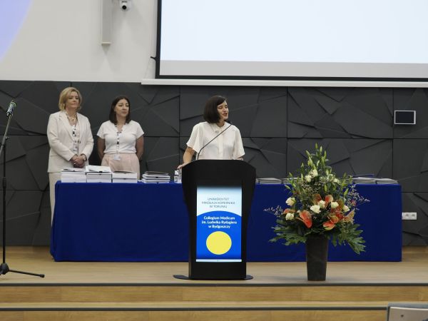 Wręczenie Nagrod Rektora w Collegium Medicum UMK [fot. Jacek Kargól] Kliknij, aby powiększyć zdjęcie