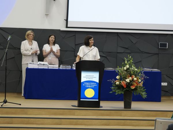 Wręczenie Nagrod Rektora w Collegium Medicum UMK [fot. Jacek Kargól] Kliknij, aby powiększyć zdjęcie