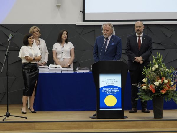 Wręczenie Nagrod Rektora w Collegium Medicum UMK [fot. Jacek Kargól] Kliknij, aby powiększyć zdjęcie