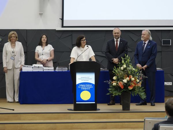 Wręczenie Nagrod Rektora w Collegium Medicum UMK [fot. Jacek Kargól] Kliknij, aby powiększyć zdjęcie