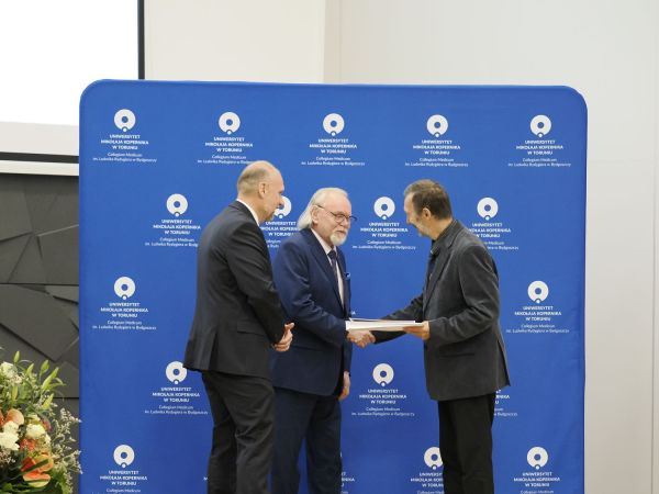 Wręczenie Nagrod Rektora w Collegium Medicum UMK [fot. Jacek Kargól] Kliknij, aby powiększyć zdjęcie