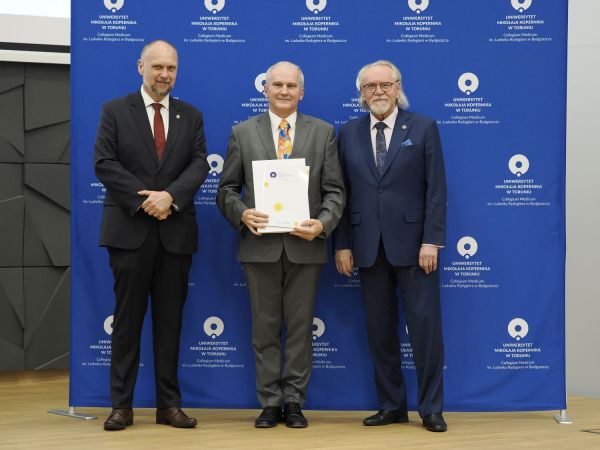 Wręczenie Nagrod Rektora w Collegium Medicum UMK [fot. Jacek Kargól] Kliknij, aby powiększyć zdjęcie