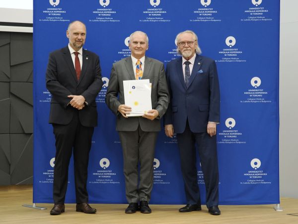 Wręczenie Nagrod Rektora w Collegium Medicum UMK [fot. Jacek Kargól] Kliknij, aby powiększyć zdjęcie