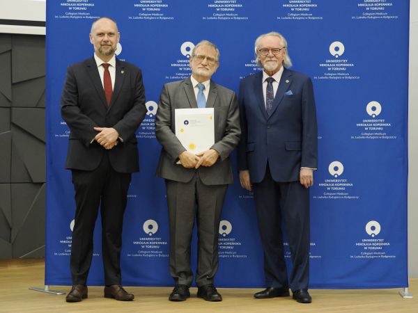 Wręczenie Nagrod Rektora w Collegium Medicum UMK [fot. Jacek Kargól] Kliknij, aby powiększyć zdjęcie