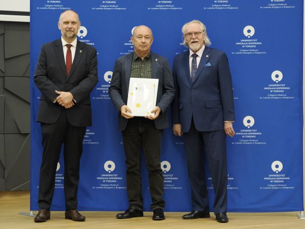Wręczenie Nagrod Rektora w Collegium Medicum UMK [fot. Jacek Kargól] Kliknij, aby powiększyć zdjęcie