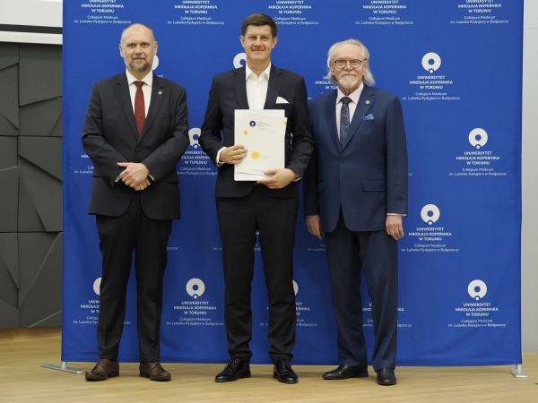 Wręczenie Nagrod Rektora w Collegium Medicum UMK [fot. Jacek Kargól] Kliknij, aby powiększyć zdjęcie
