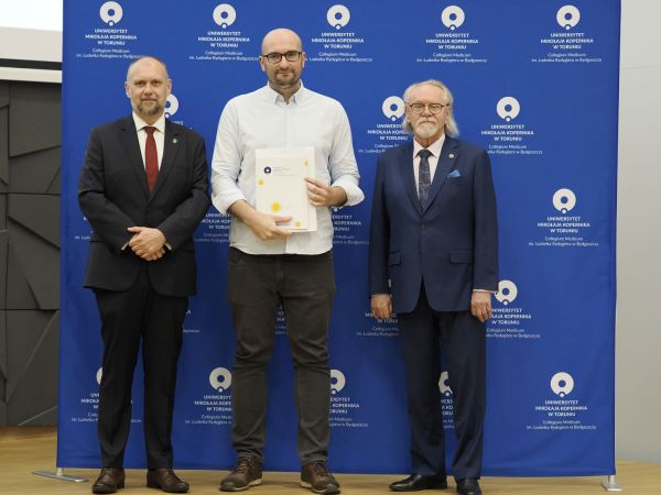 Wręczenie Nagrod Rektora w Collegium Medicum UMK [fot. Jacek Kargól] Kliknij, aby powiększyć zdjęcie