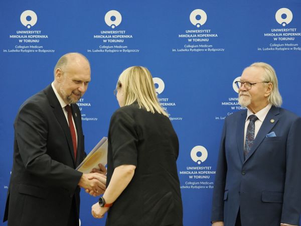 Wręczenie Nagrod Rektora w Collegium Medicum UMK [fot. Jacek Kargól] Kliknij, aby powiększyć zdjęcie