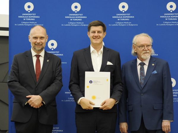 Wręczenie Nagrod Rektora w Collegium Medicum UMK [fot. Jacek Kargól] Kliknij, aby powiększyć zdjęcie