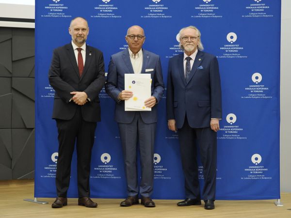 Wręczenie Nagrod Rektora w Collegium Medicum UMK [fot. Jacek Kargól] Kliknij, aby powiększyć zdjęcie