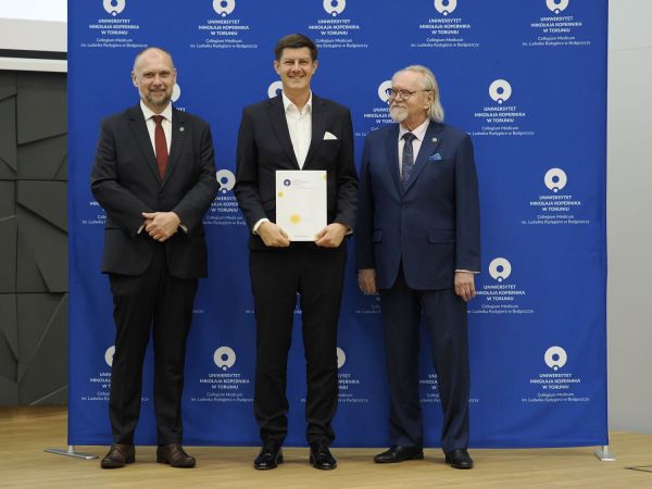 Wręczenie Nagrod Rektora w Collegium Medicum UMK [fot. Jacek Kargól] Kliknij, aby powiększyć zdjęcie