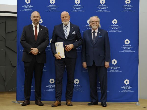 Wręczenie Nagrod Rektora w Collegium Medicum UMK [fot. Jacek Kargól] Kliknij, aby powiększyć zdjęcie