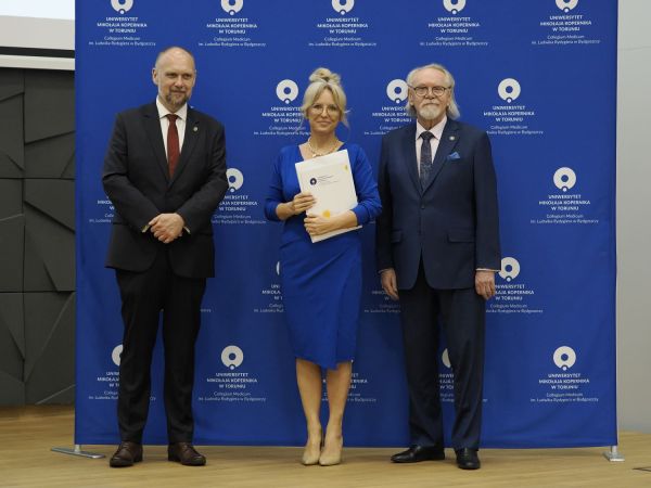 Wręczenie Nagrod Rektora w Collegium Medicum UMK [fot. Jacek Kargól] Kliknij, aby powiększyć zdjęcie