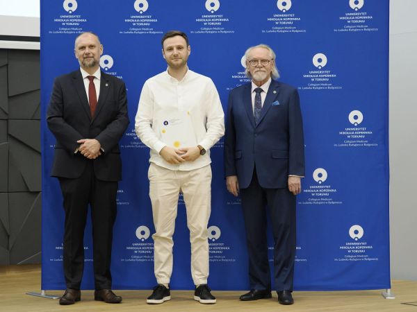 Wręczenie Nagrod Rektora w Collegium Medicum UMK [fot. Jacek Kargól] Kliknij, aby powiększyć zdjęcie