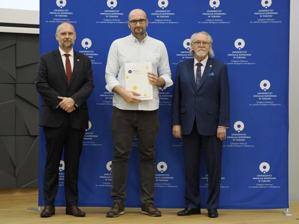 Wręczenie Nagrod Rektora w Collegium Medicum UMK [fot. Jacek Kargól] Kliknij, aby powiększyć zdjęcie