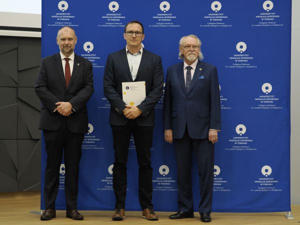 Wręczenie Nagrod Rektora w Collegium Medicum UMK [fot. Jacek Kargól] Kliknij, aby powiększyć zdjęcie