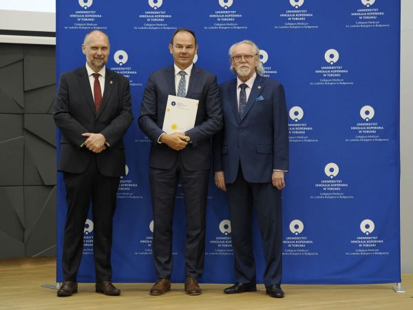 Wręczenie Nagrod Rektora w Collegium Medicum UMK [fot. Jacek Kargól] Kliknij, aby powiększyć zdjęcie