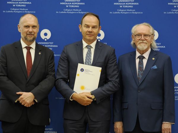 Wręczenie Nagrod Rektora w Collegium Medicum UMK [fot. Jacek Kargól] Kliknij, aby powiększyć zdjęcie