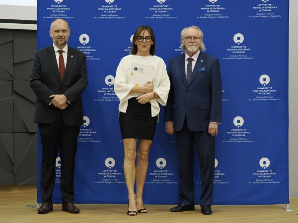 Wręczenie Nagrod Rektora w Collegium Medicum UMK [fot. Jacek Kargól] Kliknij, aby powiększyć zdjęcie