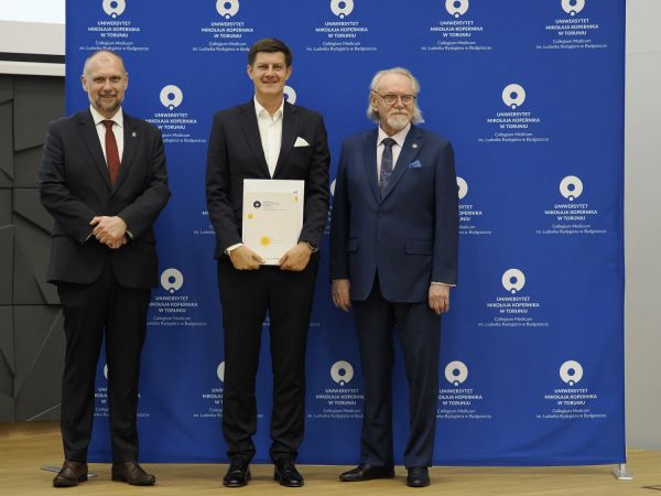 Wręczenie Nagrod Rektora w Collegium Medicum UMK [fot. Jacek Kargól] Kliknij, aby powiększyć zdjęcie