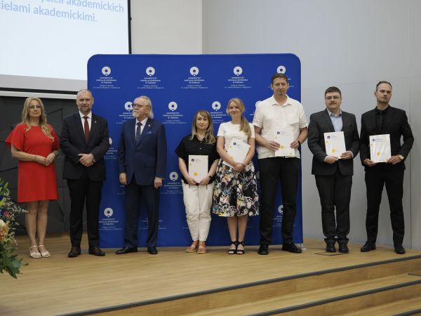 Wręczenie Nagrod Rektora w Collegium Medicum UMK [fot. Jacek Kargól] Kliknij, aby powiększyć zdjęcie