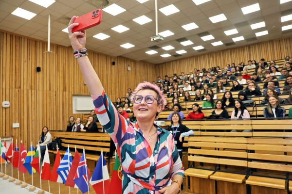 Tydzień Orientacyjny dla studentów i studentek z zagranicy (Wydział Chemii 23 września 2026 r.) [Andrzej Romański] Kliknij, aby powiększyć zdjęcie