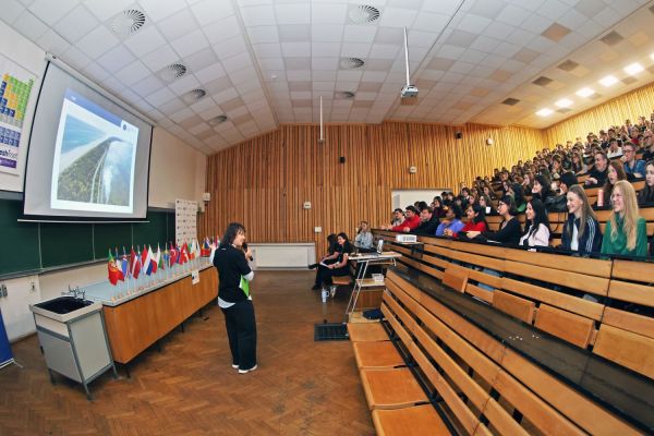 Tydzień Orientacyjny dla studentów i studentek z zagranicy (Wydział Chemii 23 września 2026 r.) [Andrzej Romański] Kliknij, aby powiększyć zdjęcie
