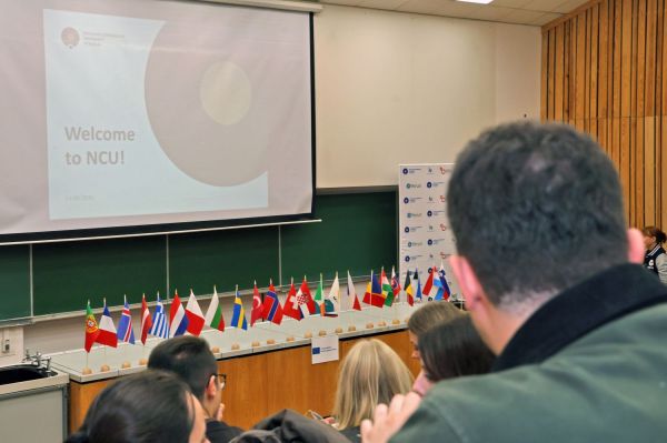 Tydzień Orientacyjny dla studentów i studentek z zagranicy (Wydział Chemii 23 września 2026 r.) [Andrzej Romański] Kliknij, aby powiększyć zdjęcie