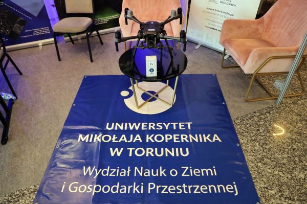 UMK na targach DroneTech (Hotel Copernicus,  28.10.2021) [fot. Andrzej Romański] Kliknij, aby powiększyć zdjęcie