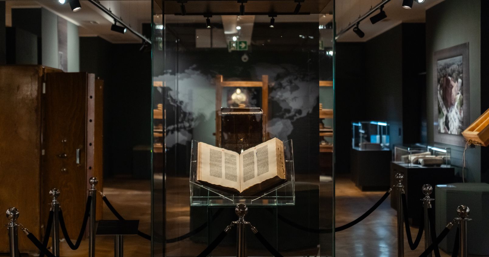 Biblia na wystawie stałej w Muzeum Diecezjalnym w Pelplinie